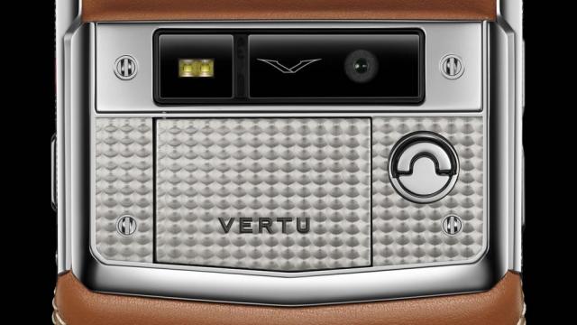 <b>Vertu are un nou proprietar din China, iar CEO-ul său îşi dă demisia; O nouă direcţie pentru producătorul de telefoane de lux?</b>Vertu e probabil cel mai cunoscut brand de telefoane de lux din lume, iar azi aflăm că firma a fost v&acirc;ndută, iar CEO-ul Massimiliano Pogliani şi-a dat demisia. Nokia vindea Vertu către suedezii EQT din 2012, iar aceştia la r&acirc;ndul lor au...