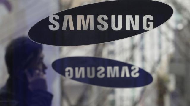 <b>Exitul Samsung din segmentul telefoanelor mobile utopie sau realitate? Iată argumente cu privire la o posibilă retragere!</b>Scriam ieri&nbsp;despre faptul că Samsung &icirc;nregistrează o scădere pe piaţa smartphone, &icirc;n ciuda faptului că Galaxy S6 şi S6 Edge s-au v&acirc;ndut bine, iar Note 5 şi Galaxy S6 Edge+ au fost foarte bine primite. Discutam la acel moment...