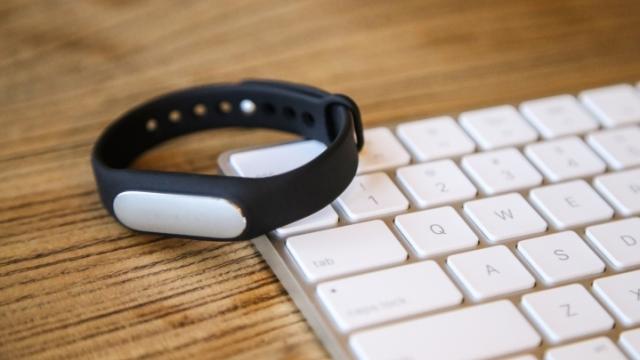 <b>Brățara inteligentă Xiaomi Mi Band 1s este deja la vânzare, costă 24.99 dolari prin intermediul unui retaileri chinez</b>&Icirc;n urmă cu doar două zile, chinezii de la Xiaomi dezvăluiau un nou gadget foarte accesibil, și anume brățara inteligentă Mi Band 1s, un soi de succesor pentru modelul Mi Band lansat &icirc;n toamna anului trecut. Cum era de așteptat, nu a...