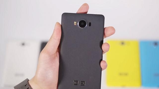 <b>Elephone P9000 primeşte un clip hands-on cu o privire în ansamblu asupra sa: terminal cu 4 GB RAM, ecran edge to edge și preț accesibil (Video)</b>Brandul Elephone a cunoscut în ultimul an o explozie de popularitate, prin intermediul unei combinaţii dintre dotări de calitate şi preţuri accesibile pentru terminalele sale. Ei bine, azi vedem un scurt clip hands on cu gama de modele Elephone...