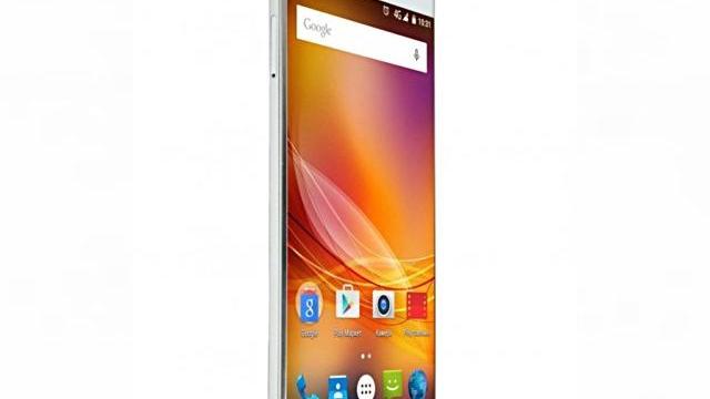 <b>ZTE lansează telefoanele midrange Blade X9, X5 şi X3, cu preţuri între 138 şi 277 dolari</b>ZTE a anunţat azi 3 noi telefoane midrange, din gama Blade, ele debut&acirc;nd &icirc;n Rusia, ceea ce &icirc;nseamnă că au şanse să ajungă cur&acirc;nd şi la noi. E vorba despre ZTE X3, X5 şi X9, modele midrange pe care le vedeţi mai jos. Ele au...