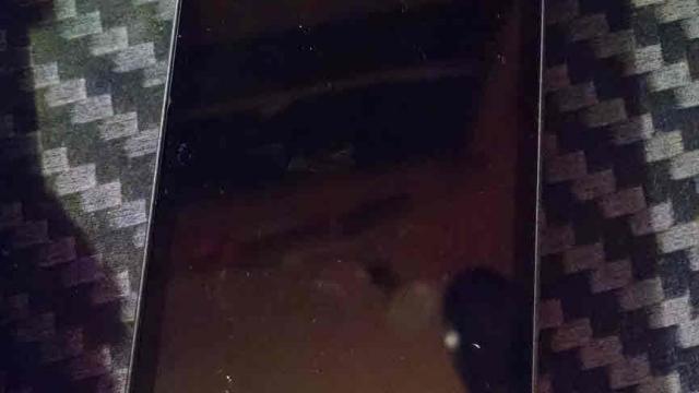 <b>Iată impresiile unui cumpărător al telefonului Walmart de 10 dolari: baterie slabă, crash-uri şi unghiuri slabe de vizualizare</b>Va mai amintiţi de telefonul de 10 dolari de la Walmart? Produs de LG şi branduit Tracfone, terminalul ne-a st&acirc;rnit interesul prin dotările sale, mai bune pe h&acirc;rtie dec&acirc;t cele ale primelor generaţii iPhone. Ei bine azi avem şi...