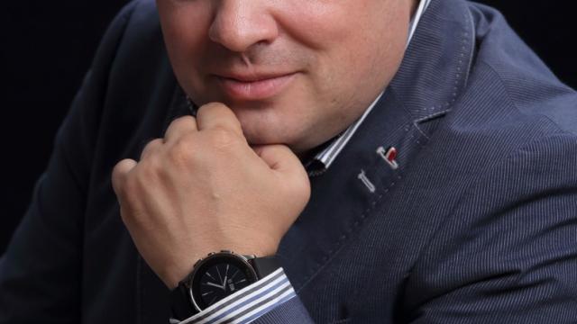 <b>Vector Watch atrage o nouă rundă de finanţare de 5 milioane de dolari</b>Vector Watch, smartwatchul care are în spate o echipă românească talentată îşi continuă evoluţia, atrăgând o nouă investiţie în valoare de 5 milioane de dolari. Această rundă de finanţare aduce aportul GECAD...