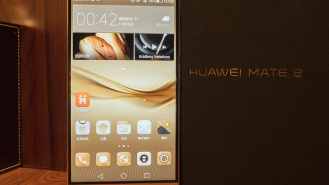 <b>Huawei Mate 8 se lasă admirat într-o serie de fotografii; vedem și un prim test al camerei foto</b>După cum aflați &icirc;n această dimineață, cei de la Huawei au anunțat oficial phablet-ul Mate 8, un device uimitor ce beneficiază de procesorul HiSilicon Kirin 950. La scurt timp de la acest anunț, c&acirc;teva sample-uri au sosit &icirc;n...