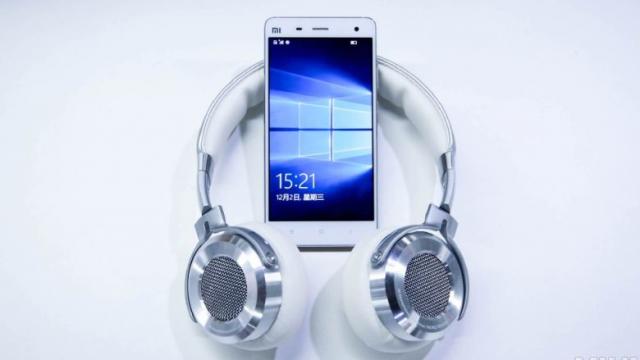 <b>ROM-ul oficial Windows 10 Mobile pentru Xiaomi Mi 4 cu LTE e acum disponibil spre download</b>Multe din companiile din China s-au ridicat pe spatele lui Android şi puţine sunt cele care au optat pentru platformă mobilă Microsoft. Xiaomi se număra printre aceste branduri, ei pregătind o versiune specială de model Mi 4 cu Windows 10 Mobile la...