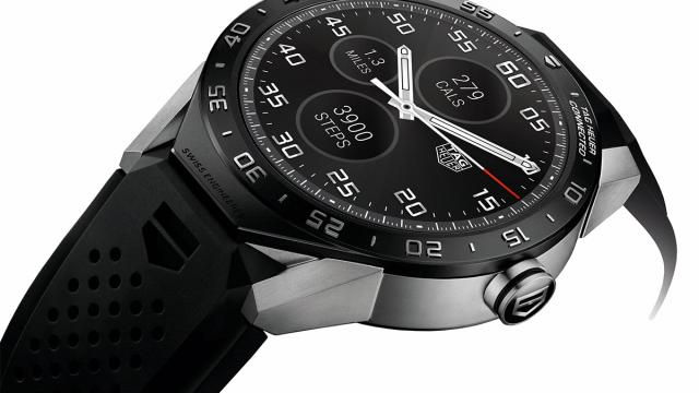 <b>TAG Heuer suspendă vânzările online ale smartwatch-ului său, din cauza cererii prea mari</b>Cu doar o lună &icirc;n urma producătorul de ceasuri de lux TAG Heuer anunţa primul său smartwatch, un model numit Connected cu preţ de 1.500 de dolari. El era astfel nu prea accesibil celor obişnuiţi să cumpere ceasuri smart la preţuri...