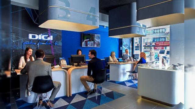 <b>RCS & RDS anunţă lansarea abonamentelor Avantaj, cu preţ între 2 şi 5 euro pe lună şi smartphone inclus</b>RCS & RDS a anunţat azi lansarea pachetelor de servicii Avantaj, în cadrul ofertei Digi Mobil, care au tarife între 2 şi 5 euro pe lună (TVA inclus) şi permit utilizatorilor să comunice fără probleme în orice reţea naţională...