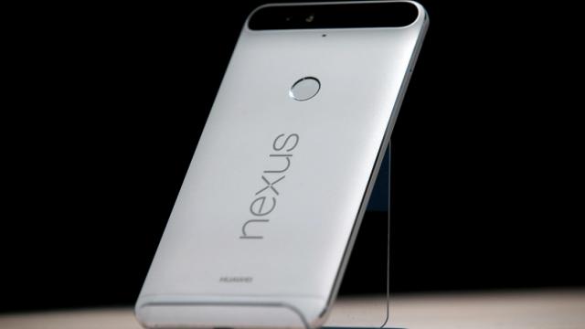 <b>Următorul telefon Google Nexus ar urma să fie produs tot de către Huawei şi ar veni cu un procesor Snapdragon 820</b>Procesorul Qualcomm Snapdragon 820 va fi la mare căutare la anul, urm&acirc;nd să se afle pe nu mai puţin de 60 de terminale mobile şi asta &icirc;n prima fază doar. Printre ele se va număra şi viitorul telefon Google Nexus, pe care zvonurile...