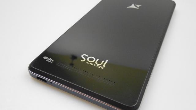 <b>Fericitul câștigător al smartphone-ului Allview X2 Soul Lite, este Hadobas Peter din Baia Mare</b>Luna trecută ne sosea pe masa de teste și Allview X2 Soul Lite, telefon compact ce ne aduce un design arătos, o cameră foto bună, dar și un preț accesibil. Acest terminal avea să fie subiectul unui concurs organizat de Mobilissimo și Allview...