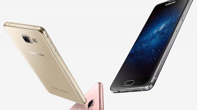<b>Samsung Galaxy A5 (2016) şi Galaxy A7 (2016) primesc primele preţuri: de la 374 dolari în sus</b>Nu cu mult timp în urma Samsung a anunţat oficial şi neaşteptat noile sale modele Galaxy A, dar fără a dezvălui preţurile acestora. E vorba despre Samsung Galaxy A3 (2016), Galaxy A5 (2016) şi Galaxy A7 (2016), iar acestea două din...