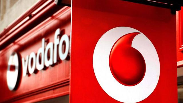 <b>Vodafone contestă hotărârea emisă de Tribunalul București, cu privire la modificarea clauzelor de reziliere a contractelor</b>Ca de fiecare dată, contractele de abonare la serviciile unui operator sunt &icirc;nsoțite și de către unele puncte nu tocmai &icirc;n favoarea clienților. Acest lucru se &icirc;nt&acirc;mplă și &icirc;n cazul Vodafone, operator ce este obligat să...