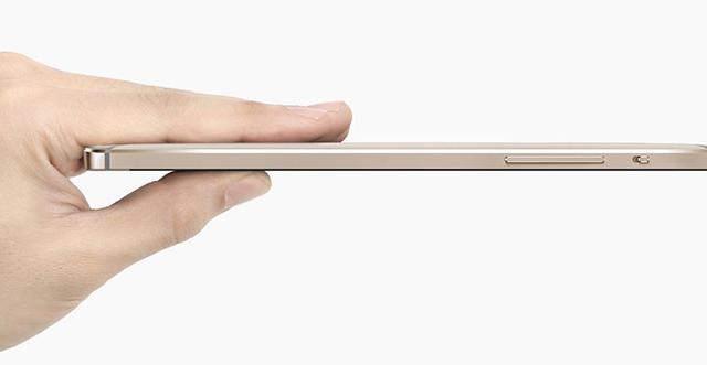 <b>LeTV Max4-70 este o tabletă de 6.9 inch cu procesor Snapdragon 810, care tocmai a fost testată în GFXBench</b>Cei de la LeTV s-au remarcat &icirc;n ultimul an printr-o serie de handseturi cu dotări de flagship şi designuri foarte arătoase. Ele aveau şi preţuri bune şi era doar o chestiune de timp p&acirc;nă ce compania avea să &icirc;şi diversifice...