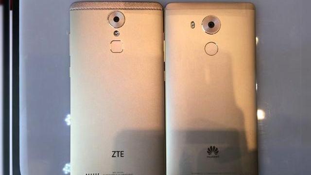 <b>ZTE Axon Max fotografiat lângă Huawei Mate 8, asemănarea e izbitoare; Iată o comparaţie detaliată!</b>Cu c&acirc;teva zile &icirc;n urma vedeam ZTE lans&acirc;nd phabletul Axon Max, care semăna izbitor de mult cu Huawei Mate 8, iar azi avem ocazia să vedem handseturile pozate unul l&acirc;ngă altul. Dacă nu am ştii care e care, ne-ar fi greu să...