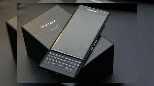 <b>Veniturile BlackBerry pe trimestrul 3 cresc datorită lansării modelului Priv cu Android</b>Cu o serie foarte lungă de teasere şi scăpări în faţa sa, BlackBerry Priv e gata să primească rolul de salvator al companiei canadiene, care pentru scurtă vreme îi aparţinuse lui Passport cu multe luni în urmă. Se pare că Priv...