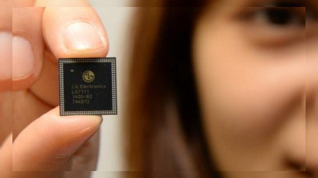 <b>Procesorul LG Nuclun 2 se va afla pe urmaşul lui LG V10, dar nu şi pe LG G5, conform zvonurilor</b>LG &icirc;şi continuă dezvoltarea de procesoare Nuclun, iar Nuclun 2 va fi destul de puternic &icirc;nc&acirc;t să se afle la interiorul urmaşului lui LG V10. Totuşi, el nu va avea privilegiul de a fi "creierul" flagshipului LG G5, conform...