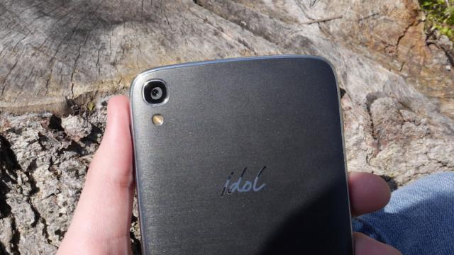 <b>Alcatel Onetouch Idol 4 va fi unul dintre primele telefoane cu noile generaţii de procesoare Snapdragon la bord - Snapdragon 652 aici</b>Alcatel nu e chiar primul producător de telefoane care vine &icirc;n minte c&acirc;nd te g&acirc;ndeşti la terminale experimentale, care inaugurează tehnologii de nouă generaţie. Totuşi, compania are &icirc;n portofoliu modelul Alcatel Onetouch Idol...