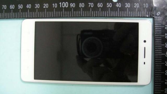 <b>Oppo A53 s-ar putea lansa la nivel global sub denumirea F1; telefonul este certificat de autoritățile din Taiwan</b>Cu doar o lună &icirc;n urmă, producătorul Oppo aducea pe piața chineză un nou smartphone din zona mid-range, pe numele său Oppo A53. Astăzi descoperim faptul că device-ul ar putea ajunge cur&acirc;nd și la nivel global sub denumirea Oppo F1/F1F,...