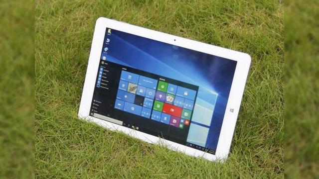 <b>Producătorul chinez de tablete Chuwi intenţionează să lanseze un model de 12 inch sub numele de Hi12; Vine cu Windows 10 şi ecran Quad HD</b>Nu suntem deloc străini de producătorul chinez de tablete Chuwi, care a oferit c&acirc;teva modele foarte interesante &icirc;n ultimul an, printre care şi Chuwi Hi8, cu care ne-am jucat c&acirc;teva zile. Ei bine, acum această companie trece la...