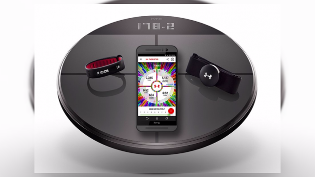 <b>CES 2016: HTC şi Under Armour lansează Healthbox, un kit de fitness cu accesorii interesante şi arătoase, inclusiv brățara UA Band (Video)</b>&Icirc;l mai ţineţi minte pe HTC Grip? Era un purtabil de la HTC anunţat cu ceva vreme &icirc;n urmă, păr&acirc;nd doar o altă brăţară de fitness. Ei bine, parteneriatul HTC cu Under Armour a evoluat dincolo de acea brăţară, care a fost...