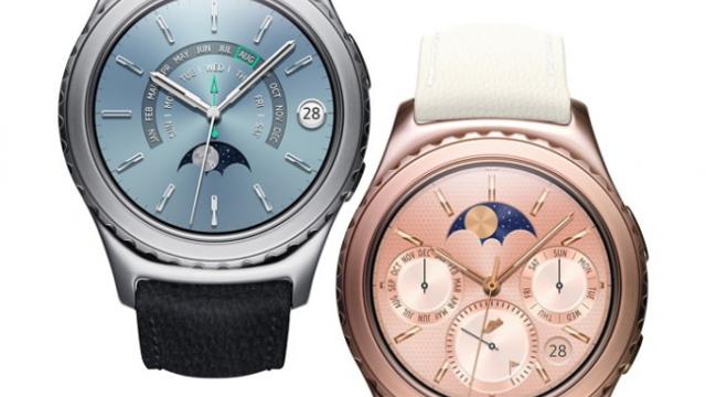 <b>CES 2016: Samsung lansează versiunile Rose Gold 18K și Platinum pentru ceasul Gear S2; ni se promite și suport iOS</b>Nici Samsung nu a lipsit de la CES 2016, producător ce tocmai a dezvăluit două noi versiuni pentru ceasul inteligent Gear S2 Classic. Cele două modele sunt denumite Platinum, respectiv Rose Gold 18K, versiuni exclusiviste ce vor ajunge pe piață la...