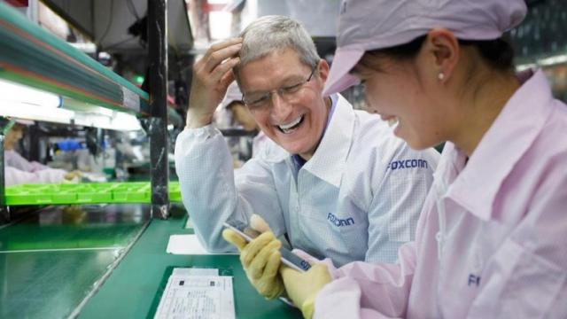 <b>Foxconn intenţionează să pună în standby producţia de modele iPhone, din cauza unei sărbători chinezeşti</b>Gigantul chinez Foxconn şi-a exprimat recent intenţia de a pune &icirc;n standby producţia de modele iPhone, dintr-un motiv foarte simplu: reducerea orelor de muncă a angajaţilor. Şi asta pentru că se apropie o sărbătoare tradiţională din...