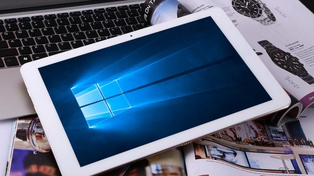 <b>Chuwi Hi12 este o nouă tabletă de 12 inch ce vine cu specificații de top; costă doar 249.99 dolari în acest moment</b>Chiar la &icirc;nceputul acestei luni aflam prin intermediul unui comunicat de presă despre un nou produs pregătit de către Chuwi, device ce iese la iveală astăzi. Compania chineză ne prezintă astfel modelul Chuwi Hi12, un produs&nbsp;care după...