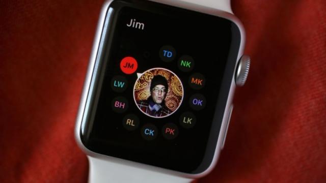 <b>Apple primeşte 3 noi brevete pentru meniul Friends de pe Apple Watch în China</b>Apple primeşte de obicei brevete de la autoritatea USPTO din SUA, dar iată că acum şi autoritatea omologa din China a acordat 3 noi brevete de design companiei din Cupertino. Ele au de-a face cu meniul Friends de pe Apple Watch, se pare. Aceea...