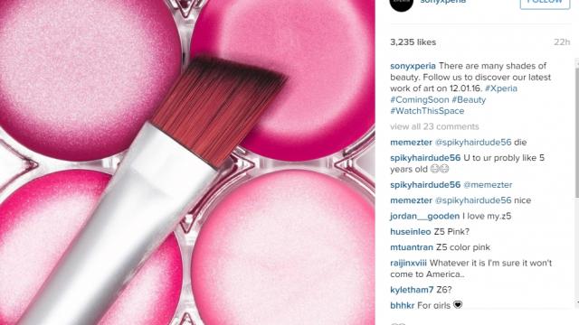 <b>Sony se pregătește de Valentine’s Day; o versiune de culoare roz pentru Xperia Z5 va fi dezvăluită marți</b>Am trecut peste Crăciun și Revelion, iar acum este timpul să ne &icirc;ndreptăm atenția către o altă sărbătoare ce a prins destul de mult și pe plan local &icirc;n ultimii ani. Vorbim despre Valentine&rsquo;s Day, o zi de care at&acirc;t...