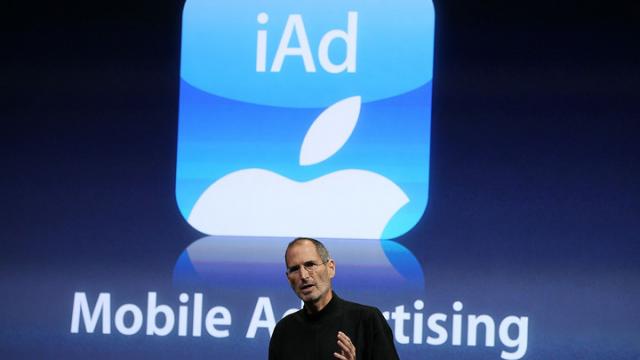 <b>Apple renunţă la platforma de advertising iAd, după 6 ani în care aceasta nu a mers chiar bine</b>Apple lansa &icirc;n urmă cu 6 ani platforma de advertising iAd, iar azi aflăm că va renunţa la acest produs, &icirc;n favoarea unui sistem bazat pe publisheri. &Icirc;n 2010 Steve Jobs era cel care anunţa iAd, drept prima &icirc;ncercare Apple de a...