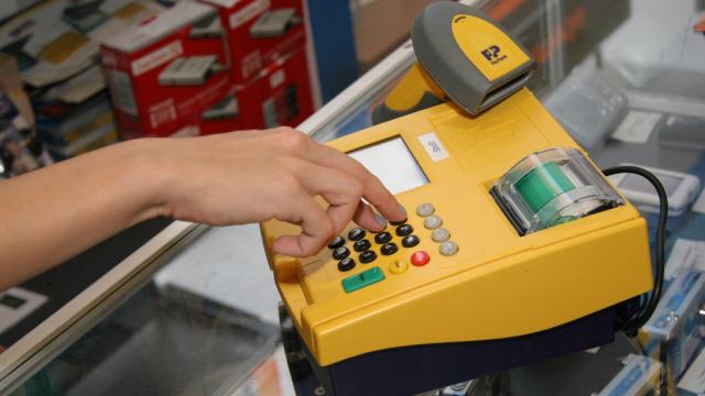 <b>Cartelele Digi pot fi acum reîncărcate în reţeaua de magazine partenere PayPoint România</b>Sunt sigur că ştiţi de acele puncte de plată PayPoint, pe care le găsim la mai toate magazinele de colţul blocului, dar şi la unităţi Mega Image spre exemplu. Ei bine, acum puteţi re&icirc;ncărca o cartelă Digi de la un astfel de punct,...