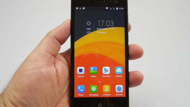 <b>Elephone Trunk Review: comod şi foarte luminos, bateria putea fi mai longevivă (Video)</b>Am avut şansă în ultimele săptămâni să testăm la Mobilissimo.ro telefonul Elephone Trunk, care provine de la foarte activa companie Elephone. Aceasta a avut un număr mare de lansări în ultimul an şi o creştere însemnată...