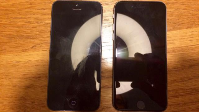 <b>iPhone 5se, noul smartphone de 4 inch pregătit de Apple se lasă admirat într-o primă fotografie</b>Știm de ceva timp faptul că Apple lucrează &icirc;n aceste momente la un smartphone de 4 inch al cărui nume oficial ar putea fi iPhone 6c, sau iPhone 5se. Ei bine, după un clip anterior &icirc;n care ni se prezenta acest model, iată că astăzi avem...