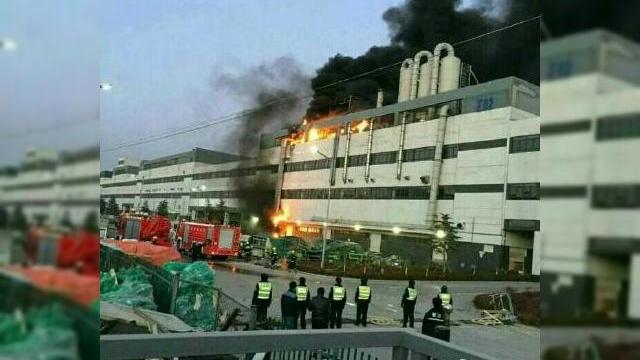 <b>Una dintre fabricile Foxconn producătoare de iPhone-uri, izbucnește în flăcări; producția nu este afectată</b>De-a lungul anilor aici pe Mobilissimo am tratat de c&acirc;teva ori și subiecte ce făceau referire la incendii izbucnite &icirc;n cadrul fabricilor Foxconn, celebrul partener Apple. Ei bine, un astfel de incident a avut din nou loc chiar ieri, moment...