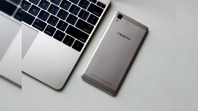 <b>Oppo dezvăluie numărul de telefoane vândute anul trecut: 50 de milioane de unităţi, seria R7 aducând 15 milioane de modele vândute</b>Oppo a dezvăluit astăzi performanţele sale la capitolul vânzări pe anul 2015, perioada în care a atins 50 de milioane de modele vândute. Seria de handseturi R7, ce include Oppo R7, Oppo R7S şi R7 Plus a ajuns la 15 milioane de...