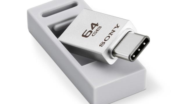 <b>Sony anunţă lansarea unui stick USB Type-C, cu spaţiu de până la 64 GB şi rata de transfer de până la 130 MB/s citire</b>Sony a anunţat astăzi o nouă gamă de stickuri USB Type-C, modele compacte pentru stocare rapidă si utilizate din mers. Rata de transfer la citire este de 130 MB/s, iar aceste modele vin cu rezistenţa crescută şi un nou design. &nbsp; Seria CA1 e...