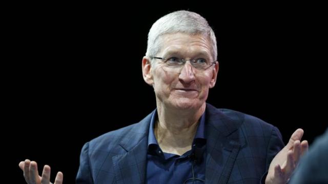 <b>Apple înregistrează cel mai mare profit trimestrial din istorie: 18.4 miliarde de dolari pe final de an 2015</b>Tim Cook a anunţat &icirc;n această săptăm&acirc;nă cel mai mare profit trimestrial din istorie, astfel că &icirc;n ultimele 3 luni Apple a generat 18.4 miliarde de dolari profit. De asemenea, compania a prezis că urmatorul trimestru va aduce şi...