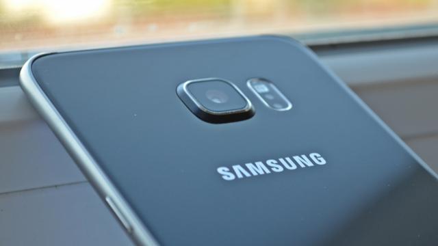 <b>Cifrele Samsung din trimestrul 4 nu arată prea roz; vânzările departamentului mobile scad cu 4.9% comparativ cu 2014</b>Samsung este din nou &icirc;n centrul atenției astăzi, și asta nu datorită unei noi lansări de smartphone, ci a rezultatelor financiare ce tocmai au fost dezvăluite. Din informațiile puse la dispoziție de către producător, se pare că...