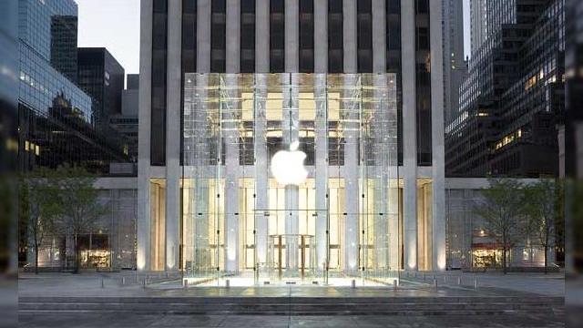 <b>Apple are o echipă dedicată de ingineri pentru proiectul său VR, ar lucra la un headset de genul</b>Atunci c&acirc;nd Apple şi-a anunţat rezultatele financiare pe anul trecut, CEO-ul Tim Cook a răspuns unui jurnalist ce a &icirc;ntrebat legat de produse VR, afirm&acirc;nd că nu considera realitatea virtuală o nişă, ci un produs cool. Azi aflăm...