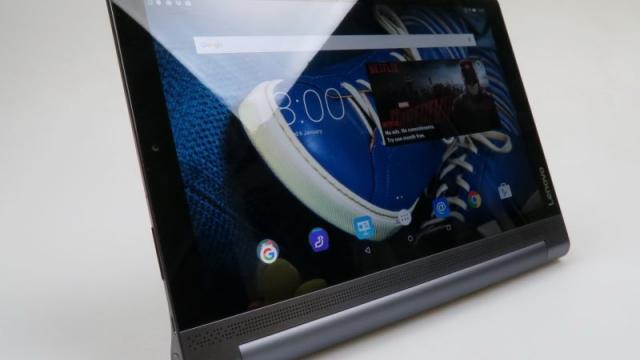 <b>Lenovo Yoga Tab 3 Pro Review: tabletă multimedia cu proiector perfectă pentru consumul proaspăt localizatului Netflix (Video)</b>Cumva de-a lungul mulţilor ani de teste şi recenzii nu ne-am întâlnit cu prea multe device-uri Lenovo, dar încercăm să remediem acest lucru cu o tabletă foarte interesantă, pe care am avut-o în teste în această iarnă....