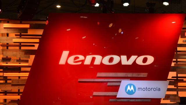 <b>Lenovo Mobile revine pe profit, și asta datorită vânzărilor generate de smartphone-urile Motorola</b>Odată cu achiziția Motorola din octombrie 2014, grupul chinez Lenovo spera și la o creștere a veniturilor, respectiv a profitului generat pe seama v&acirc;nzărilor produselor de tip smartphone. După mai bine de un an iată că Lenovo poate da...
