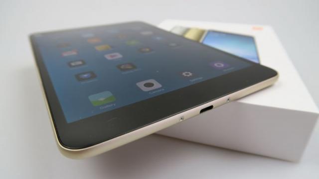 <b>Xiaomi Mi Pad 2 Unboxing: scoatem din cutie cel mai nou iPad Mini killer chinez (Video)</b>Puţine modele de tablete se pot lăuda că sunt iPad Mini killere şi mai ales la un preţ sub 200 de dolari. Xiaomi Mi Pad 2 este un astfel de device şi el se afla în teste la Mobilissimo.ro. Acest terminal se lansa în noiembrie 2015 şi...