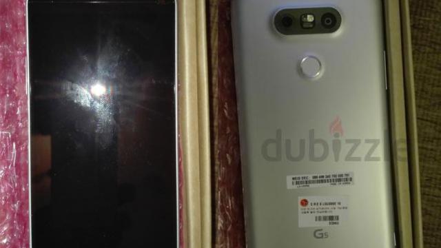 <b>LG G5 pus la vânzare pe un site din Dubai; Îşi prezintă camera duală în fotografii hands-on</b>După ce am văzut modele Galaxy S7 şi Galaxy S7 Edge puse la vânzare în Dubai la preţuri peste 1.000 de dolari, e rândul lui LG G5 să aibă parte de acelaşi tratament. Tot pe site-ul de vânzări Dubbizle apare şi acest model,...