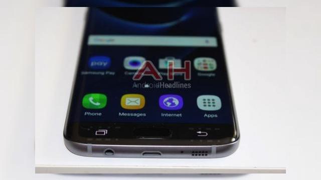 <b>Samsung Galaxy S7 şi S7 Edge fotografiate hands on din toate unghiurile posibile, uşor de confundat cu predecesorii</b>Samsung Galaxy S7 &icirc;şi continuă drumul spre lansarea de m&acirc;ine, cu şi mai multe scăpări de fotografii hands on, at&acirc;t pentru modelul flagship, c&acirc;t şi pentru cel cu muchii curbate. Azi vedem o serie de fotografii hands on, din...