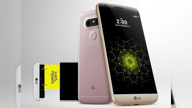 <b>MWC 2016: LG lansează flagship-ul modular G5, cu gadgeturile şi accesoriile LG Friends, accent pus pe distracţie (Video)</b>Evenimentul LG de la MWC 2016 a fost extrem de colorat, tineresc şi optimist, fiind plin de cuvintele "party" şi "friends". LG G5 a debutat oficial şi are fix dotările pe care le aşteptăm, inclusiv modularitatea. Surpriza a fost totuşi conceptul de...