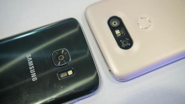 <b>My 2 cents: LG G5 sau Samsung Galaxy S7?</b>Presimt că &icirc;ntrebarea care ne va framanta mai tot anul e aceasta: Samsung Galaxy S7 sau LG G5? Care e modelul mai arătos, inovator şi puternic? &Icirc;n c&acirc;teva propoziţii scurte, o să vă explic alegerea mea, din punctul de vedere al...