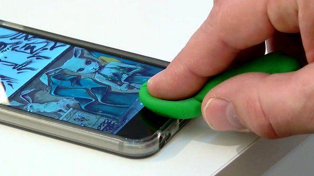 <b>MWC 2016: Senzorul de amprente de pe telefoane poate fi păcălit cu un mulaj de deget uman, conform unei demonstraţii de la MWC</b>Compania Vkansee a prezentat la MWC 2016 o demonstraţie a modului în care pot fi păcăliţi senzorii de amprente de pe telefoanele mobile. E vorba de senzorii cu rezoluţie mai scăzută, iar mai jos e prezentat acest concept.    Vkansee...