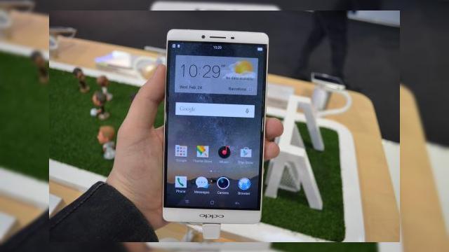 <b>MWC 2016: Oppo R7 Plus prezentare hands-on - cu mâinile pe un phablet de 6 inch ce vrea să fie un soi de iPhone 6 Plus Lite</b>Arunc&acirc;nd o privire la standul Oppo din Barcelona, am decis să realizăm un clip hands on şi cu phabletul generos ca dimensiuni Oppo R7 Plus. El are un ecran de 6 inch şi poate fi admirat &icirc;n video-ul de mai jos. &nbsp; Acest model debuta...