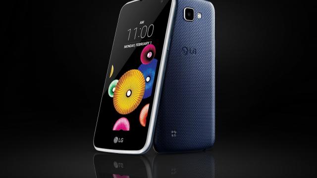 <b>Smartphone-ul LG K4 este acum disponibil în oferta celor de la Cel.ro; costă doar 554 lei</b>&Icirc;n urmă cu ceva timp, compania sud-coreeană LG a dezvăluit și smartphone-ul K4, un model entry-level ce &icirc;n mod suprinzător aduce un design atractiv. Cu toate că nu adoptă butoane de volum amplasate ca alte modele din noua gamă, acest...