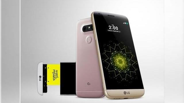 <b>LG G5 declarat "cel mai bun smartphone" prezentat la MWC 2016, în faţa lui Samsung Galaxy S7 intr-un sondaj</b>&Icirc;n urma unui studiu realizat de surse media online din SUA, LG G5 a fost ales "cel mai bun smartphone" dintre modelele prezentate la MWC 2016, devans&acirc;ndu-l pe Samsung Galaxy S7. &nbsp; Cei de la Phone Arena s-au numărat printre realizatorii...