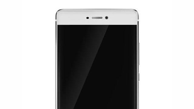 <b>Huawei P9 apare în noi imagini 3D, cu șasiu metalic subţire, camera duală reconfirmată; Cele 4 versiuni ale sale sunt detaliate</b>Pleiada de scăpări ale lui http://stiri-telefoane.mobilissimo.ro/huawei/huawei-p9--de-aceasta-data-in-fotografii-reale-vedem-i-camera-foto-duala-cu-focalizare-laser_30216.html continuă şi după ce am aflat că acest model a fost certificat de FCC,...